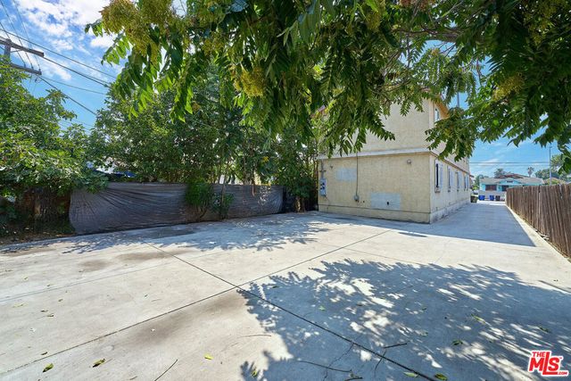 1247 E Vernon Avenue, Los Angeles, CA 90011