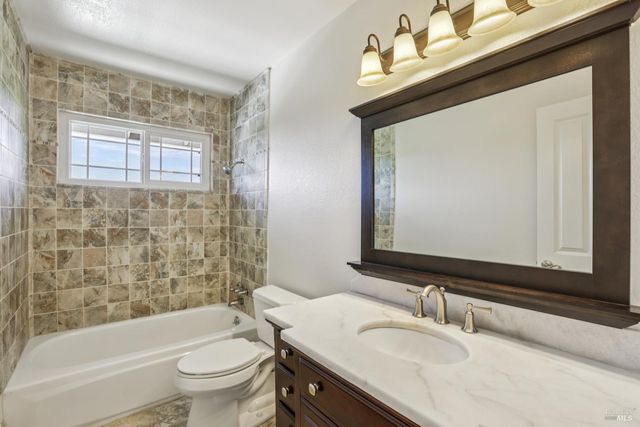 105 Woodstock Ct, Benicia, CA 94510