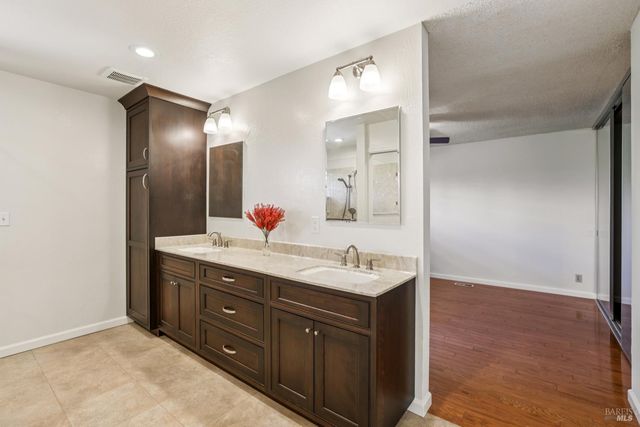 105 Woodstock Ct, Benicia, CA 94510