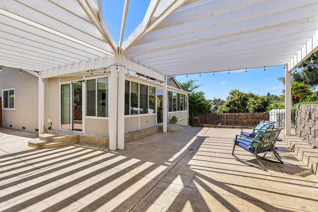 105 Woodstock Ct, Benicia, CA 94510