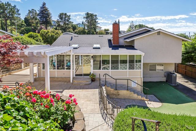 105 Woodstock Ct, Benicia, CA 94510