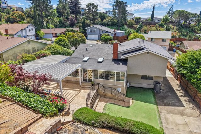 105 Woodstock Ct, Benicia, CA 94510