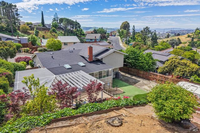 105 Woodstock Ct, Benicia, CA 94510