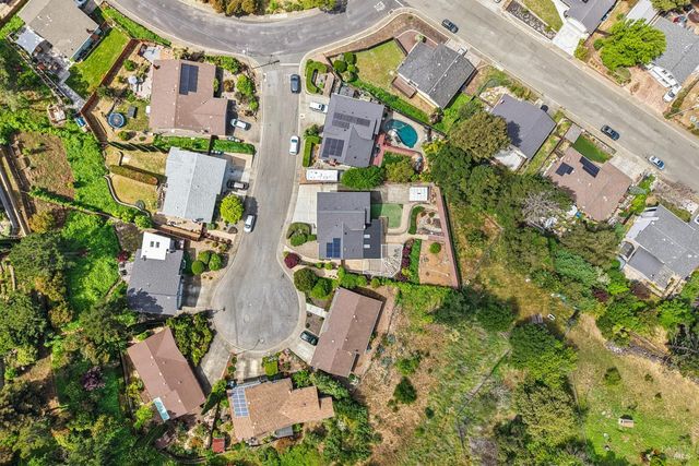 105 Woodstock Ct, Benicia, CA 94510