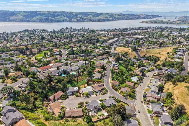 105 Woodstock Ct, Benicia, CA 94510