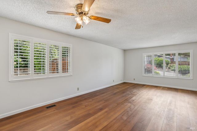 105 Woodstock Ct, Benicia, CA 94510