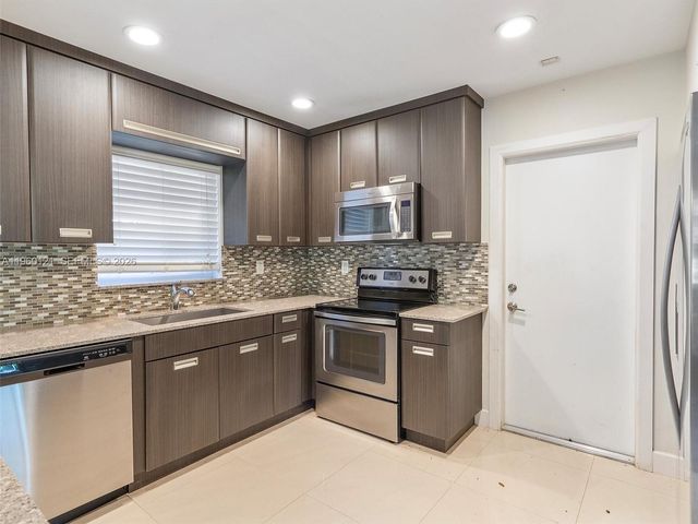 5517 Sardinia St, Coral Gables, FL 33146