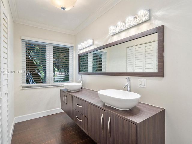 5517 Sardinia St, Coral Gables, FL 33146