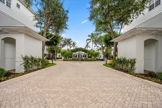 376 W Mallory Circle, Delray Beach, FL 33483