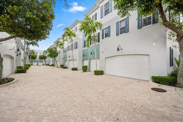 376 W Mallory Circle, Delray Beach, FL 33483