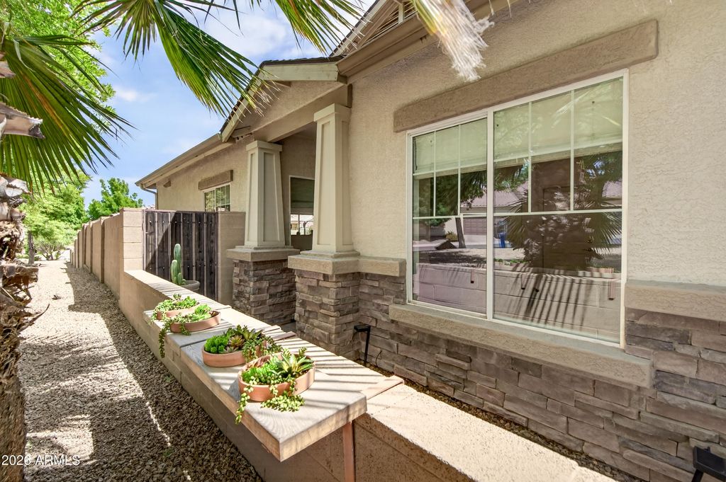 Image 5 of property listing at 670 BRINDLE Drive, Clarkdale, AZ 86324