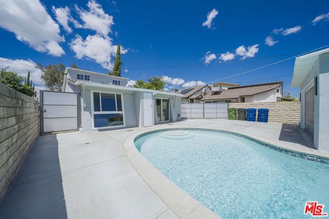 5628 Cleon Avenue, Los Angeles, CA 91601