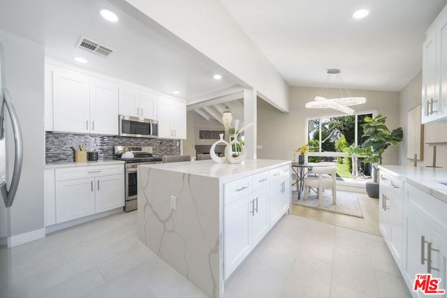 5628 Cleon Avenue, Los Angeles, CA 91601