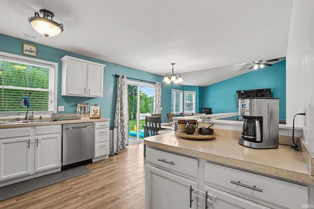 3337 Field Gate Drive, South Bend, IN 46628
