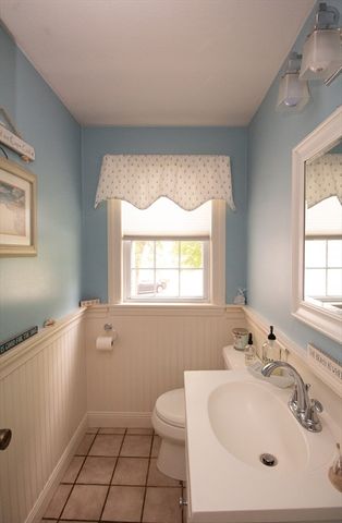 2 Paradox Dr, Worcester, MA 01602