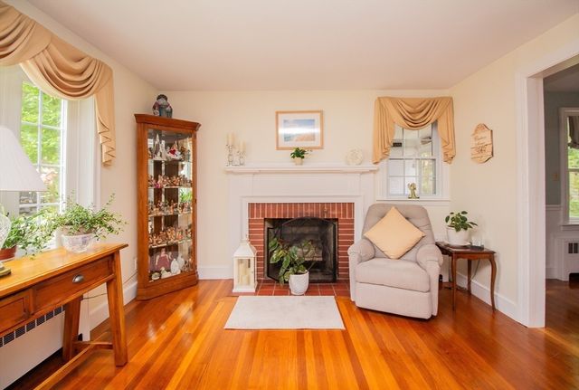 2 Paradox Dr, Worcester, MA 01602