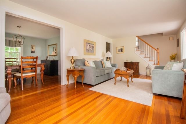 2 Paradox Dr, Worcester, MA 01602