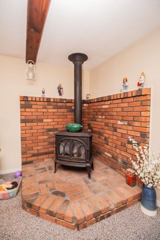 2 Paradox Dr, Worcester, MA 01602