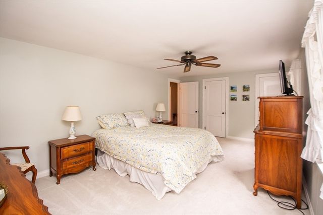 2 Paradox Dr, Worcester, MA 01602