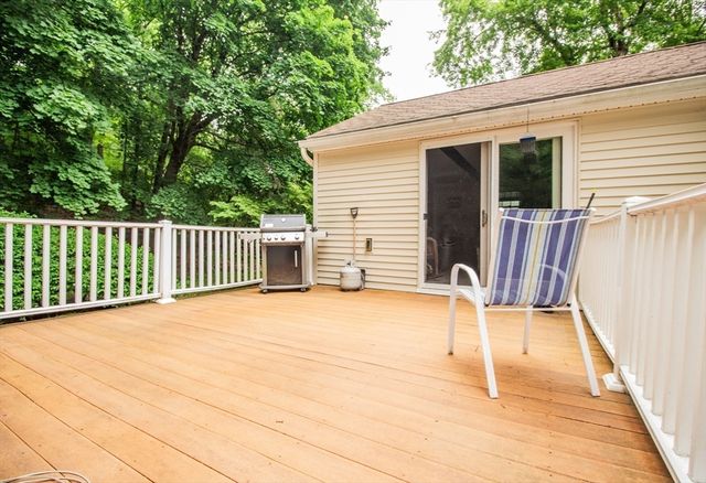 2 Paradox Dr, Worcester, MA 01602