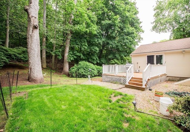 2 Paradox Dr, Worcester, MA 01602