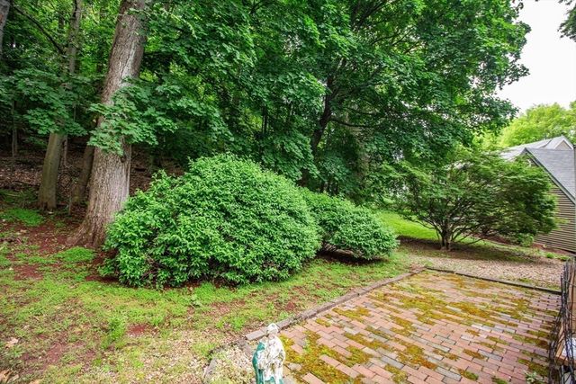 2 Paradox Dr, Worcester, MA 01602