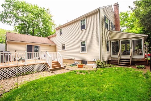 2 Paradox Dr, Worcester, MA 01602