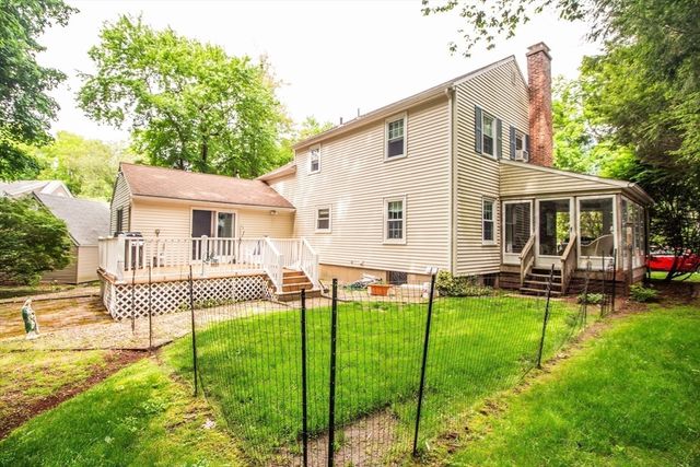 2 Paradox Dr, Worcester, MA 01602