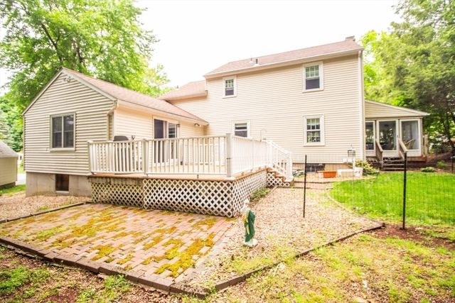 2 Paradox Dr, Worcester, MA 01602