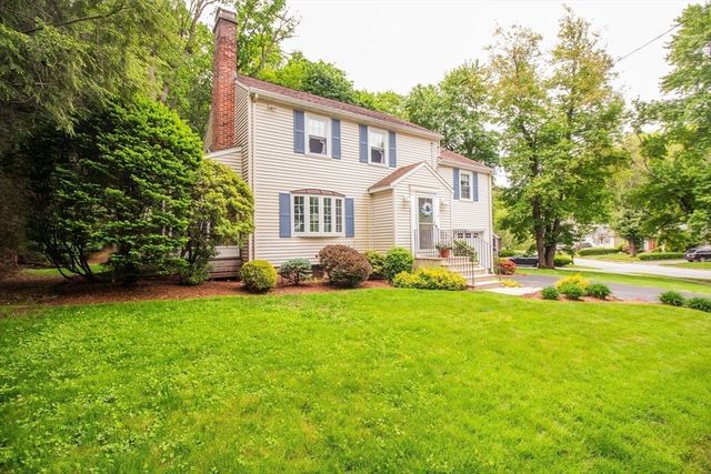 2 Paradox Dr, Worcester, MA 01602