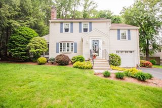 2 Paradox Dr, Worcester, MA 01602