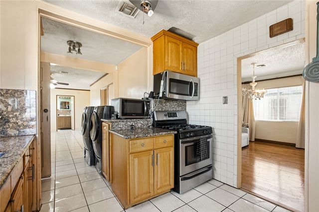 514 W 102nd St, Los Angeles, CA 90044