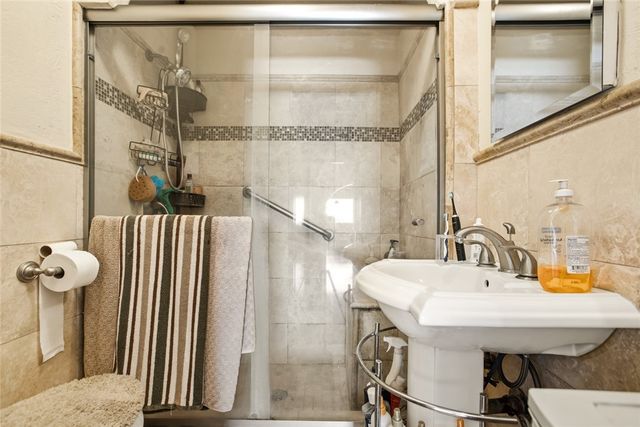 514 W 102nd St, Los Angeles, CA 90044