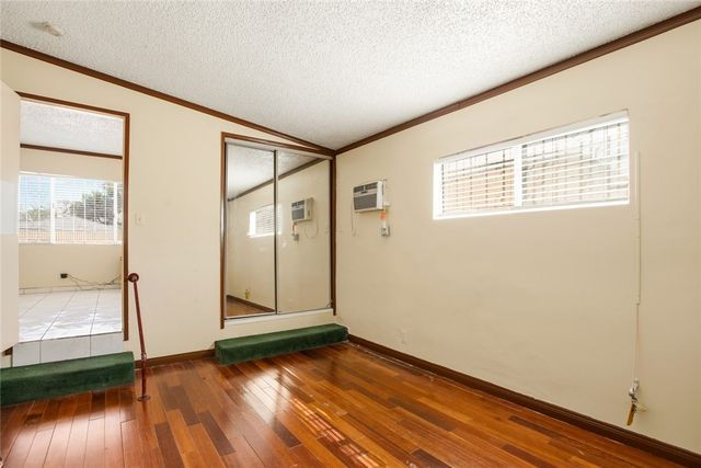 514 W 102nd St, Los Angeles, CA 90044