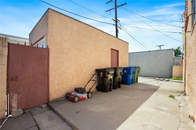 514 W 102nd St, Los Angeles, CA 90044