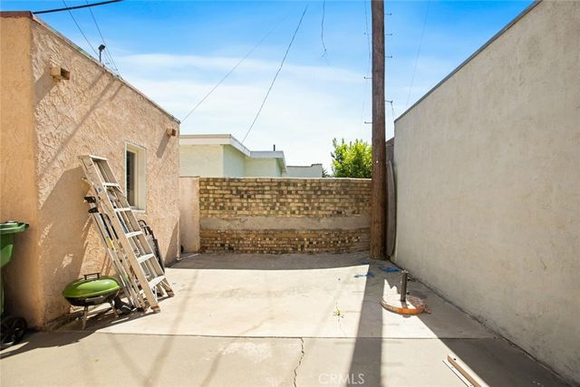 514 W 102nd St, Los Angeles, CA 90044