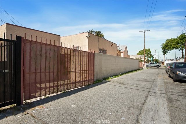 514 W 102nd St, Los Angeles, CA 90044