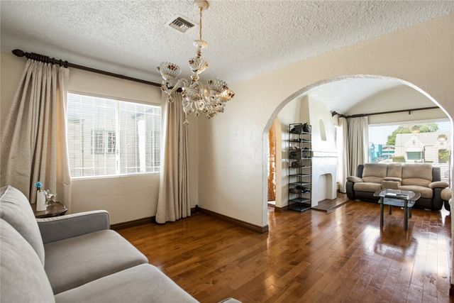 514 W 102nd St, Los Angeles, CA 90044