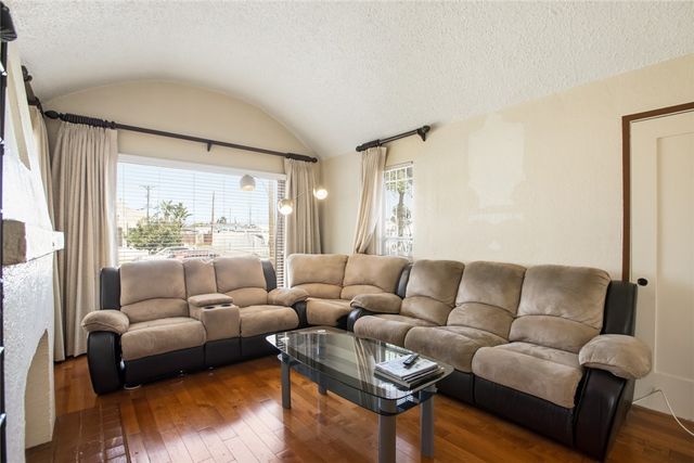 514 W 102nd St, Los Angeles, CA 90044