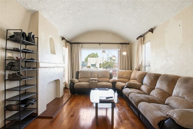 514 W 102nd St, Los Angeles, CA 90044