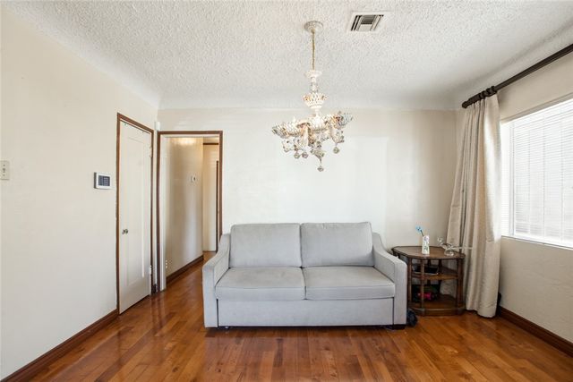 514 W 102nd St, Los Angeles, CA 90044