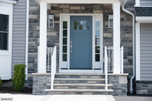 142 Passaic Ave, Roseland Boro, NJ 07068