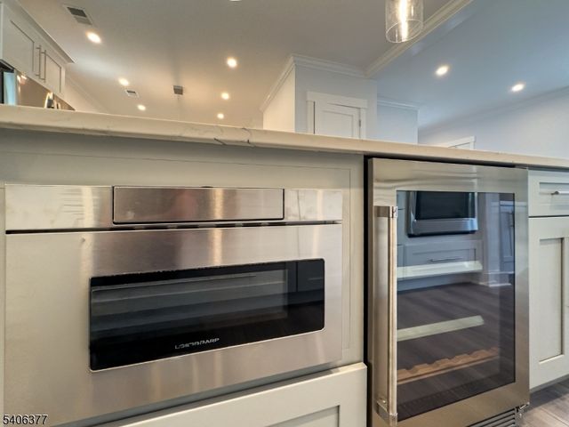 142 Passaic Ave, Roseland Boro, NJ 07068
