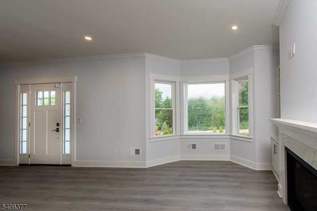 142 Passaic Ave, Roseland Boro, NJ 07068