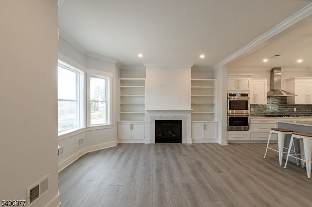 142 Passaic Ave, Roseland Boro, NJ 07068