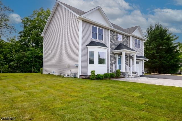 142 Passaic Ave, Roseland Boro, NJ 07068