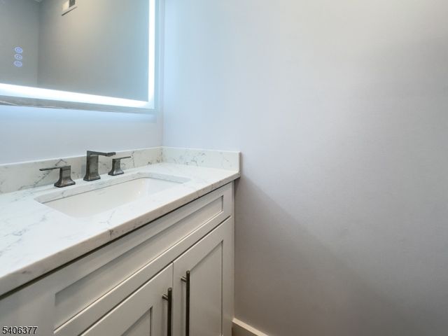 142 Passaic Ave, Roseland Boro, NJ 07068