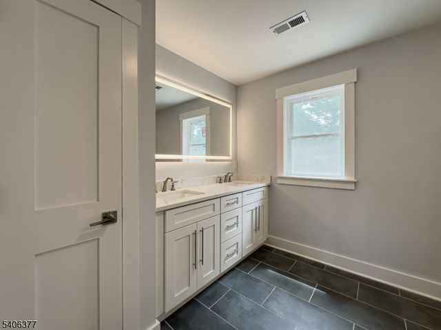 142 Passaic Ave, Roseland Boro, NJ 07068