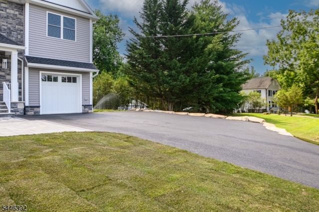 142 Passaic Ave, Roseland Boro, NJ 07068