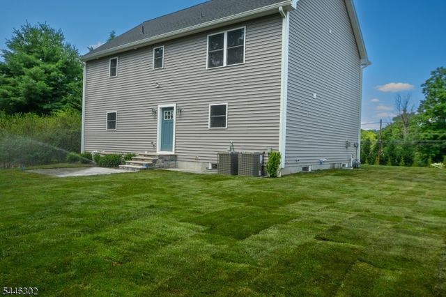 142 Passaic Ave, Roseland Boro, NJ 07068